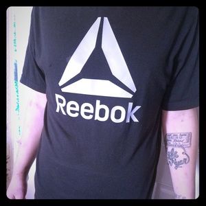 Mens large reebok t-shirt
